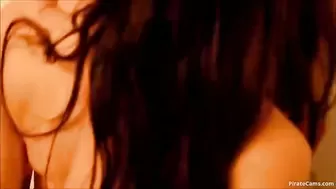 Парень и девушка трахаются в санузле