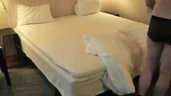 Мужик уединился со зрелой шаболдой в отеле и грубо поимел в пизду