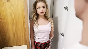 Эта кукла совсем как живая и трахать её можно в любую дырочку